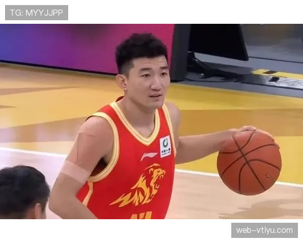 孙铭徽训练完直接拎两袋蛋白粉去接娃，这爹当的比健身房私教还狠