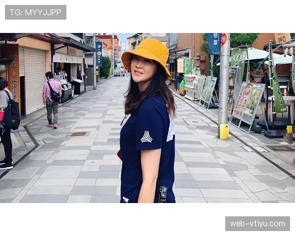惠若琪今天早上晒的那只咖啡杯价格感真有毒，我刷到的时候工资单都黯淡了